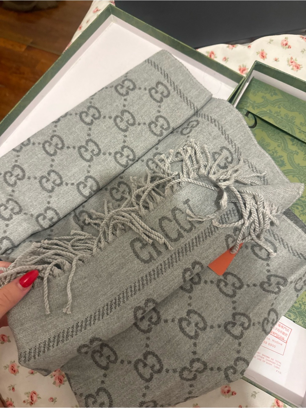reversible scarf - Picture 3 of 9